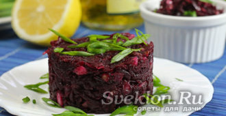 Салат из свеклы с жареным луком