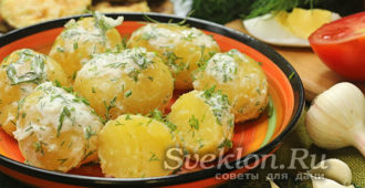 Картошечка с чесноком и укропом