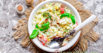 салат с крабовыми палочками
