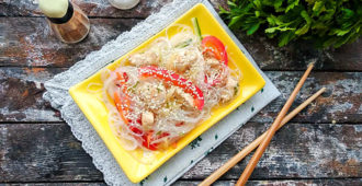 вкусный салат с фунчозой
