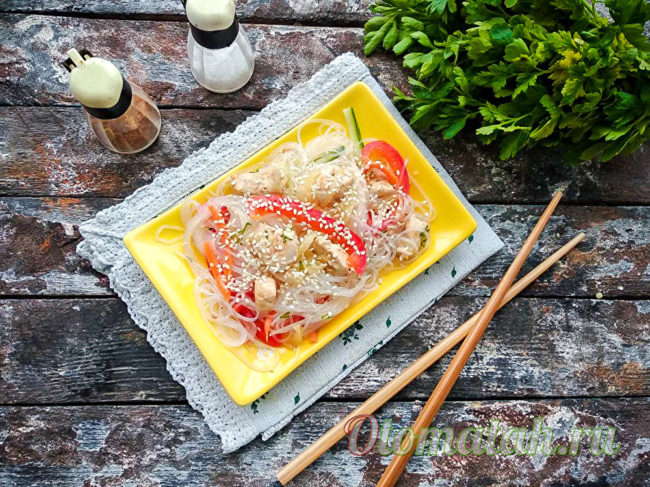 вкусный салат с фунчозой