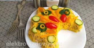 салат Русская красавица с куриной грудкой и грибами